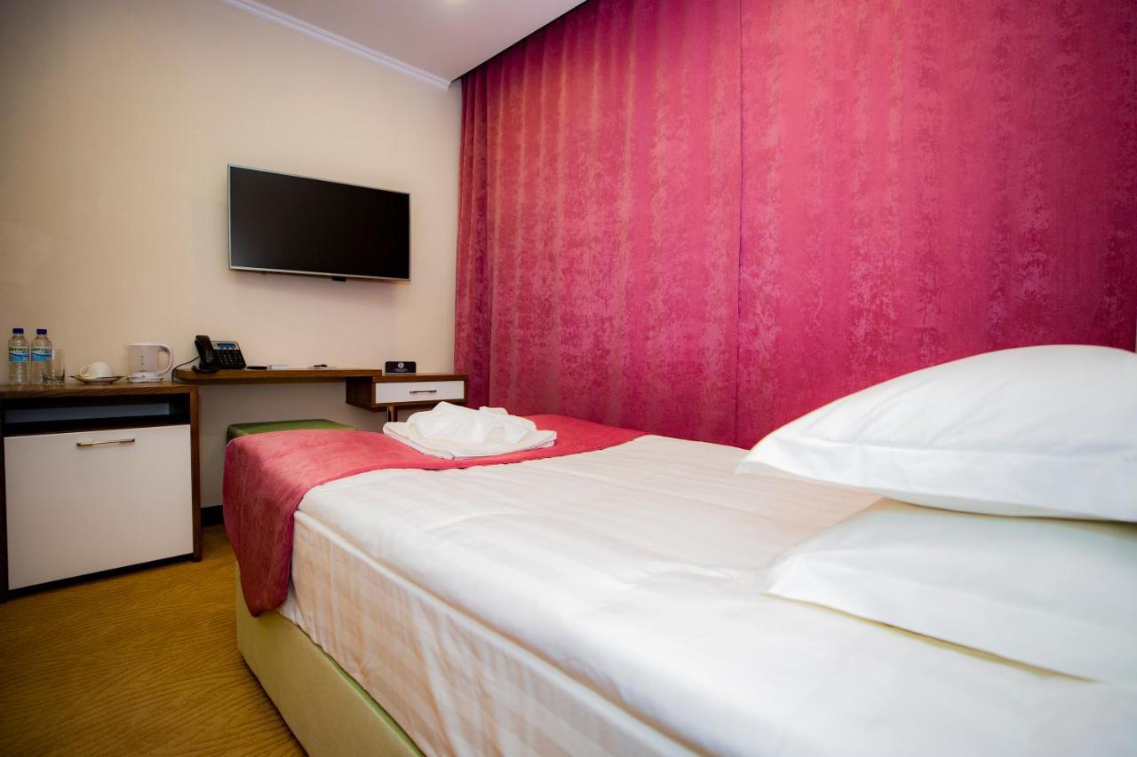 Sulo Atyrau Hotel Bagian luar foto
