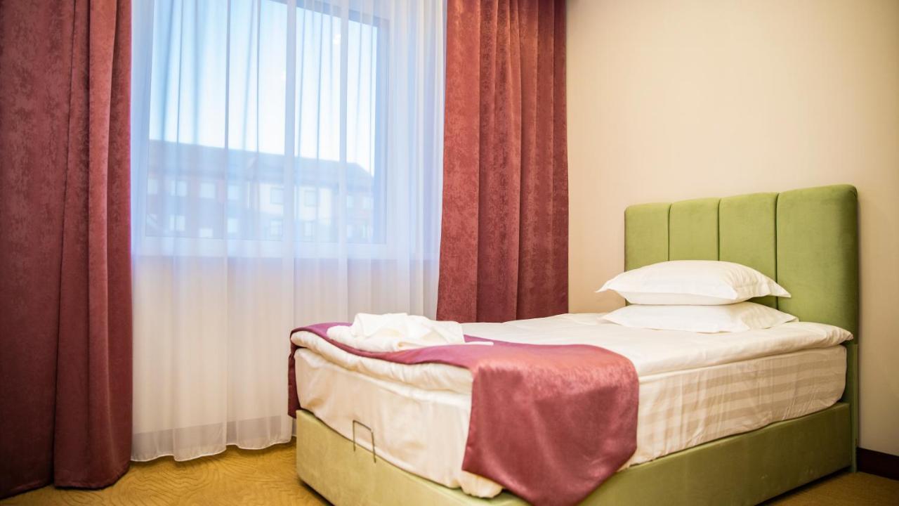 Sulo Atyrau Hotel Bagian luar foto