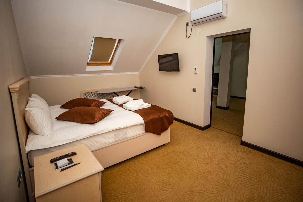 Sulo Atyrau Hotel Bagian luar foto